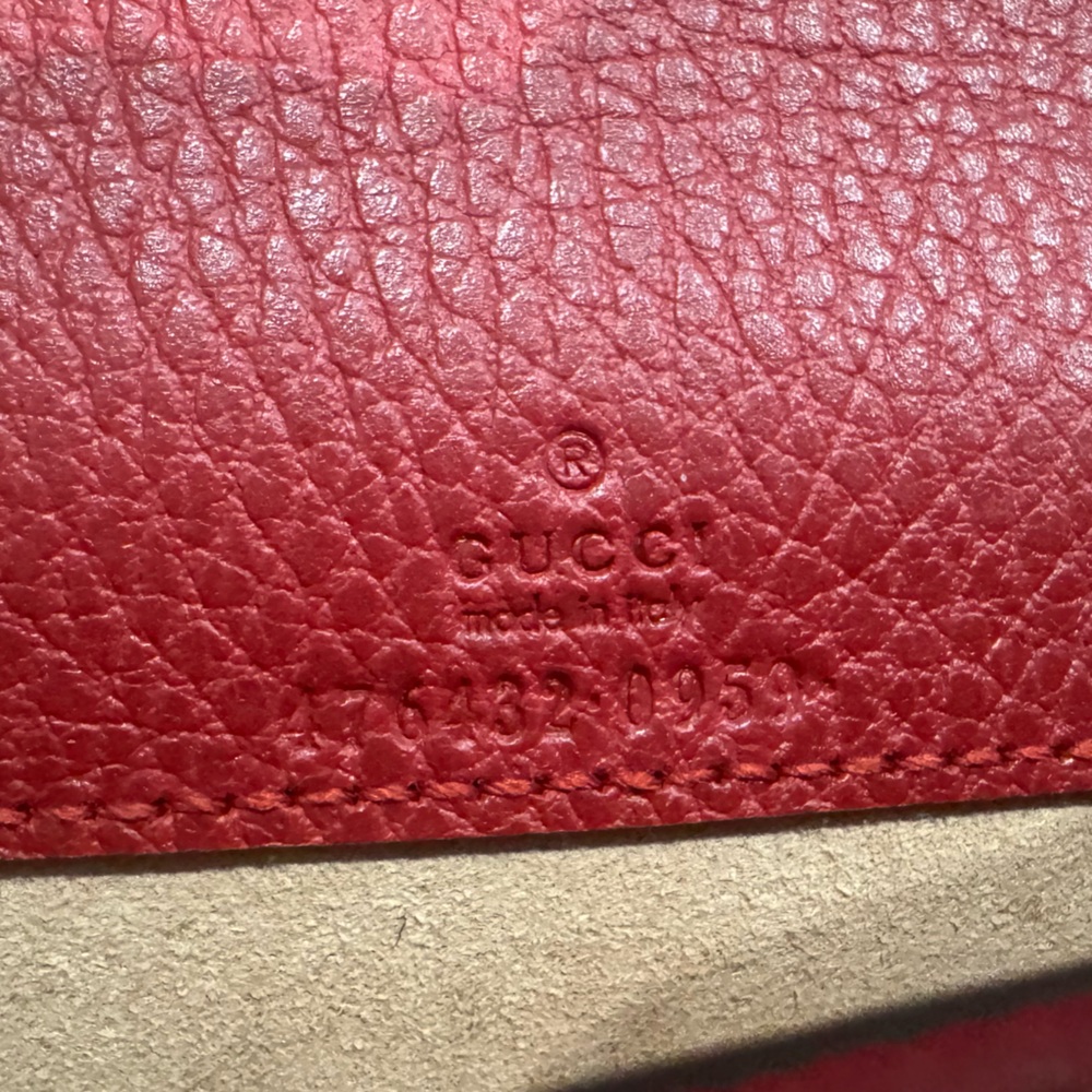 Gucci Red and Gold Leather Clutch with Horseshoe Closure - Picture 5 of 5
